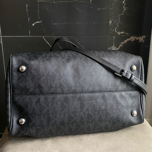 Michael Kors Grayson Satchel -Authentic - Picture 3 of 10